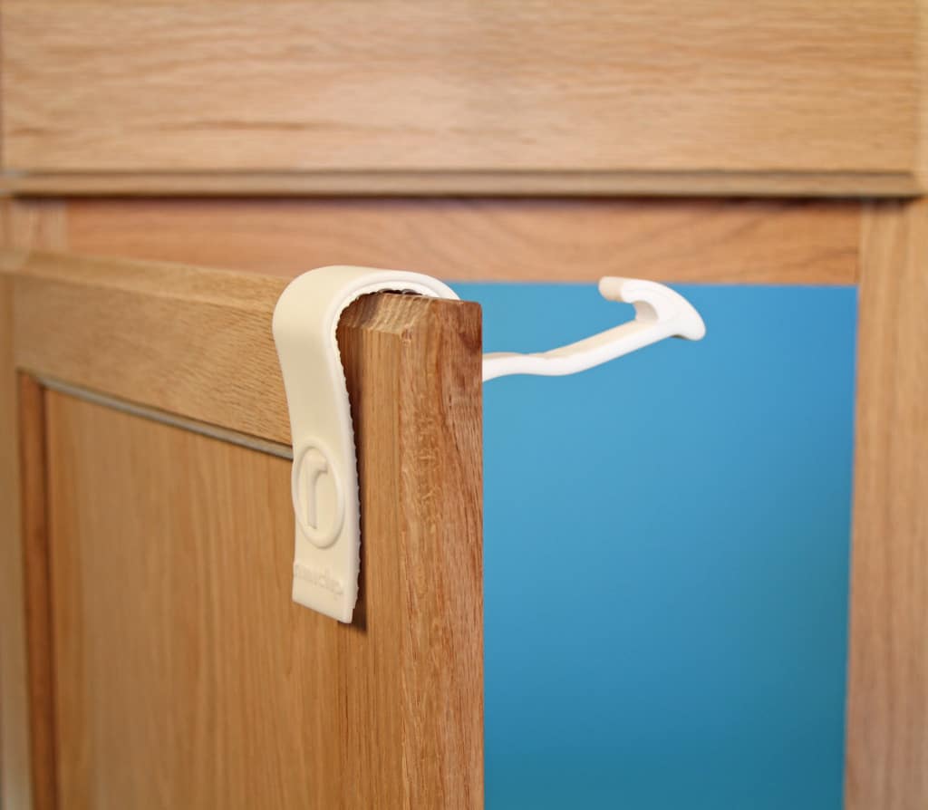 baby-proof-cabinets-easily-without-tools-with-rimiclip